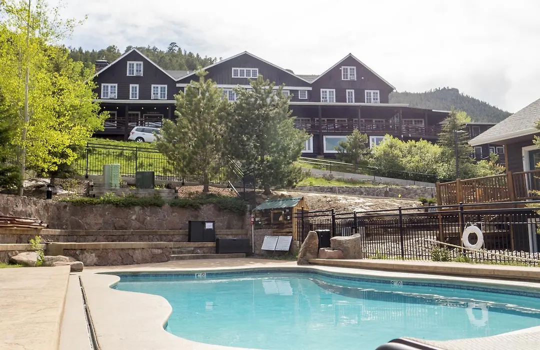Mary'S Lake Lodge-1